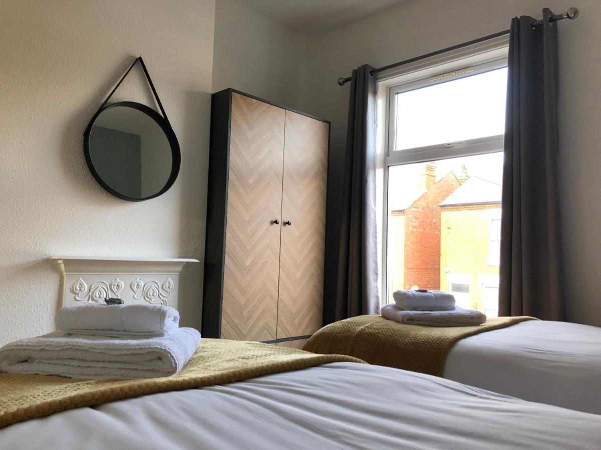 Apartment Cosy House, City Centre, Free Parking, Sleeps 5, By Empower Homes
