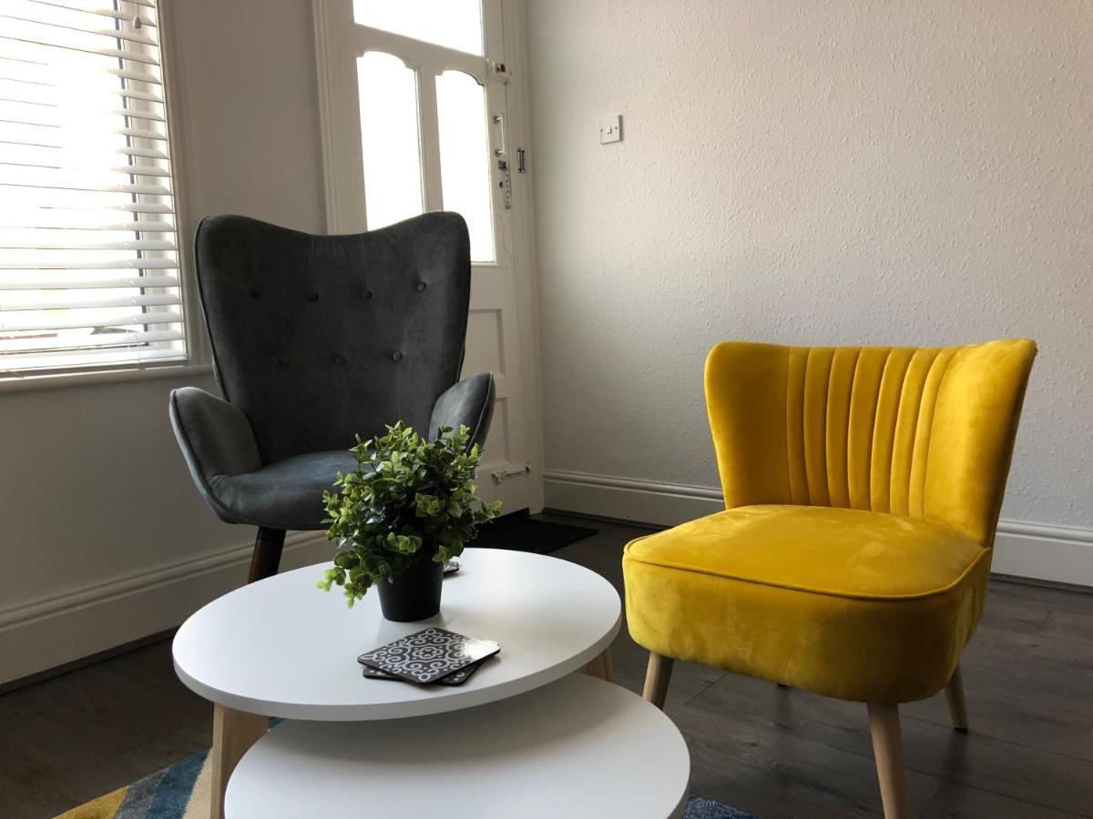 Cosy House, City Centre, Free Parking, Sleeps 5, By Empower Homes Apartment