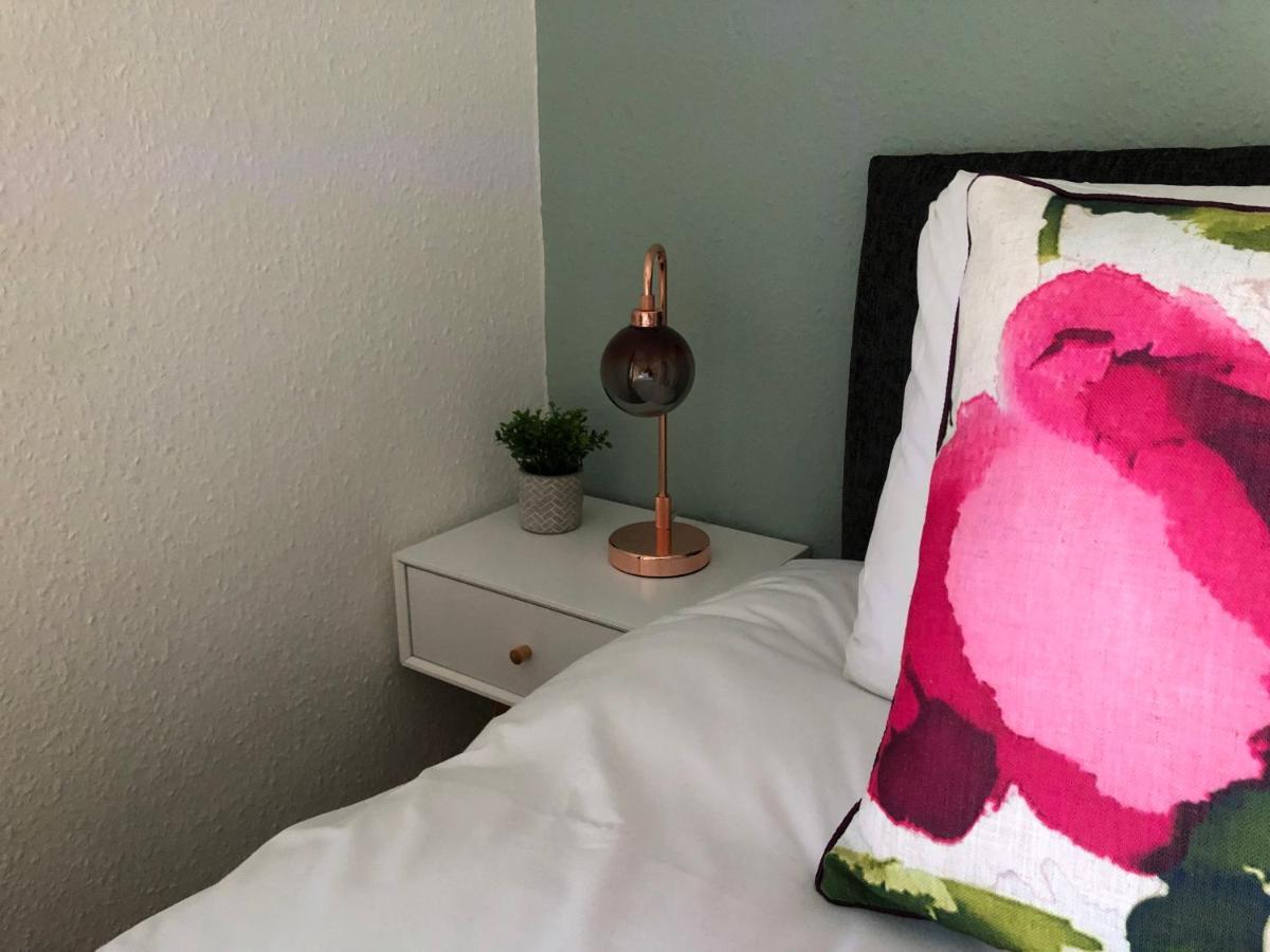 Cosy House, City Centre, Free Parking, Sleeps 5, By Empower Homes Apartment
