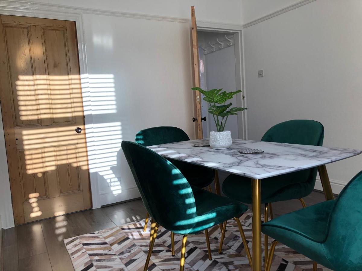 Cosy House, City Centre, Free Parking, Sleeps 5, By Empower Homes Apartment