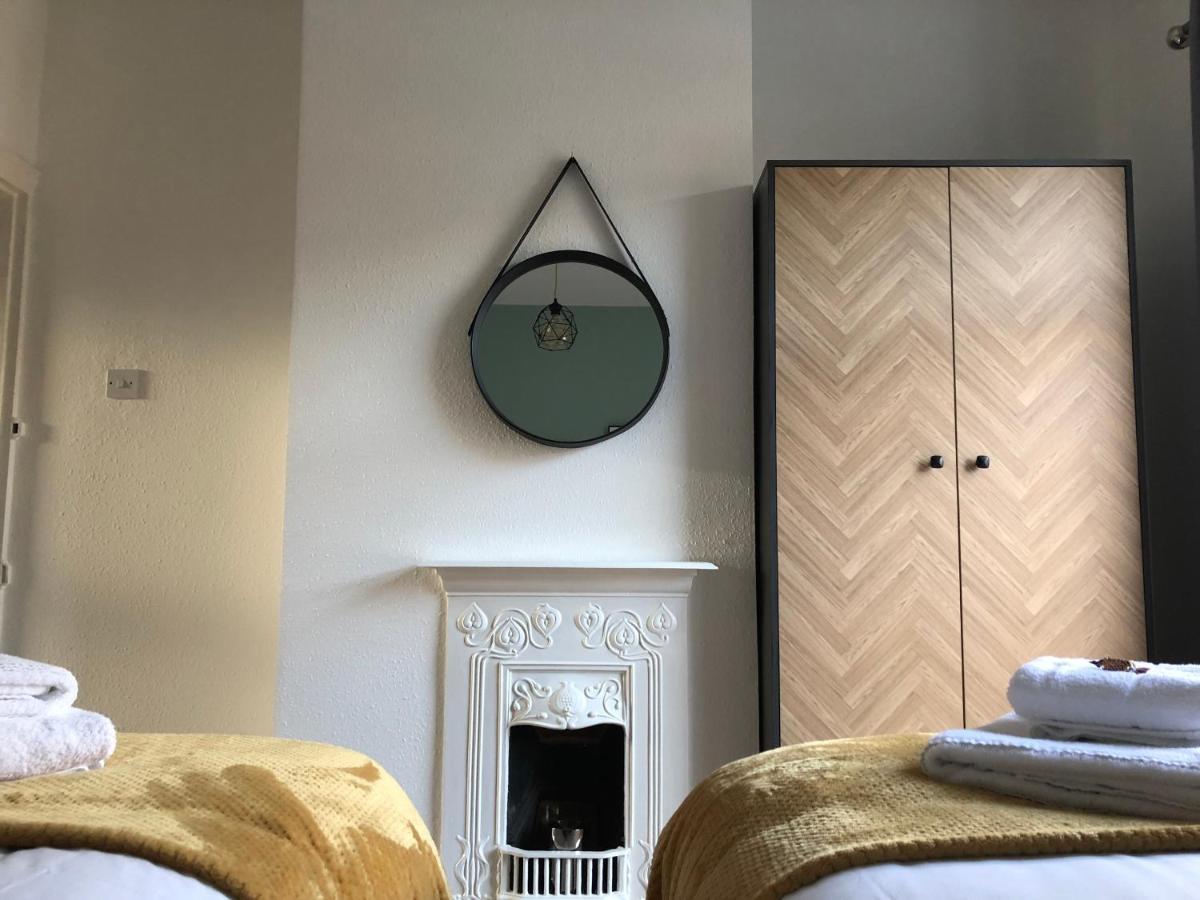 Apartment Cosy House, City Centre, Free Parking, Sleeps 5, By Empower Homes
