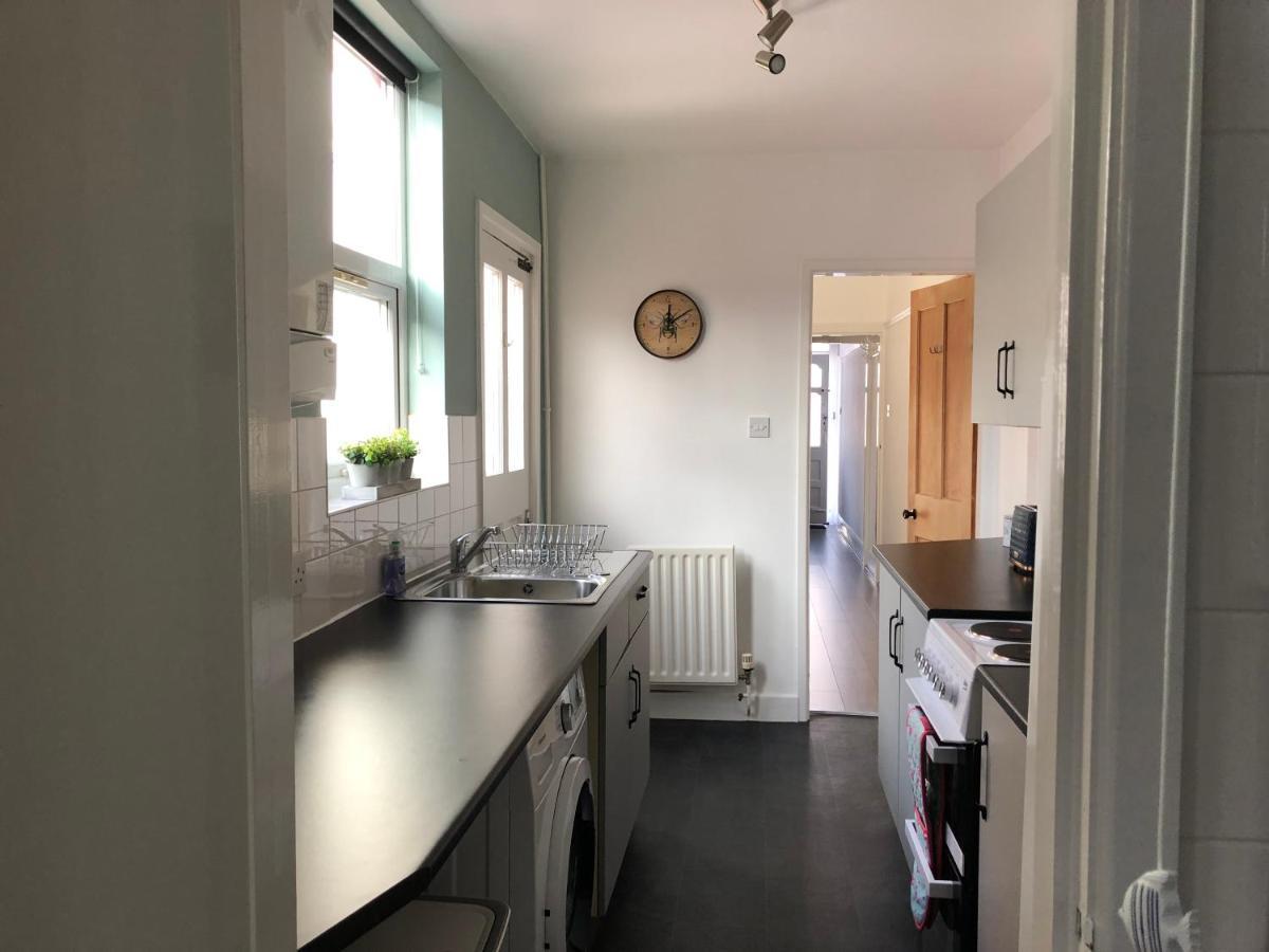 Cosy House, City Centre, Free Parking, Sleeps 5, By Empower Homes *