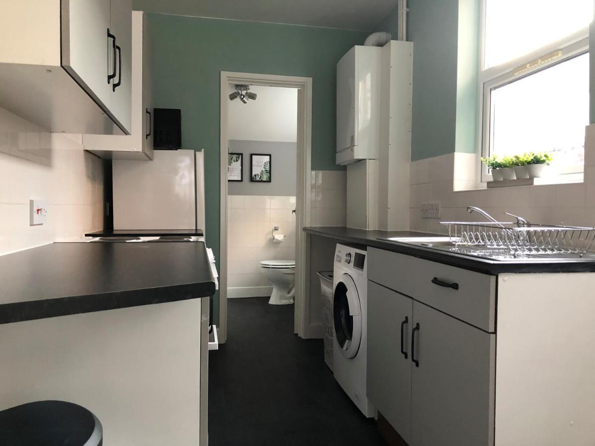 Cosy House, City Centre, Free Parking, Sleeps 5, By Empower Homes
