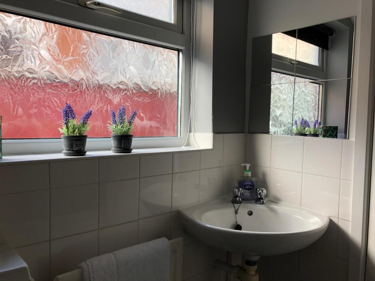 Apartment Cosy House, City Centre, Free Parking, Sleeps 5, By Empower Homes